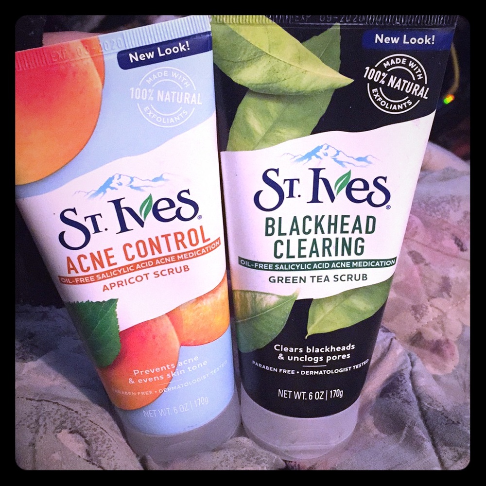 St Ives 100% natural exfoliants face scrubs